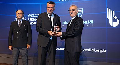 ODTÜ Rektörü Prof. Dr. Yozgatlıgil'e 'Siber Güvenlik Üstün Hizmet Ödülü'
