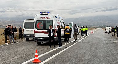 Öğrenci servisi devrildi; 12 yaralı