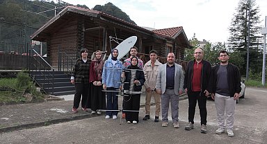 Öğrenciler, nöbetleşe çalışarak Uluslararası Uzay İstasyonu'ndan gelen görüntü sinyallerini yakaladılar