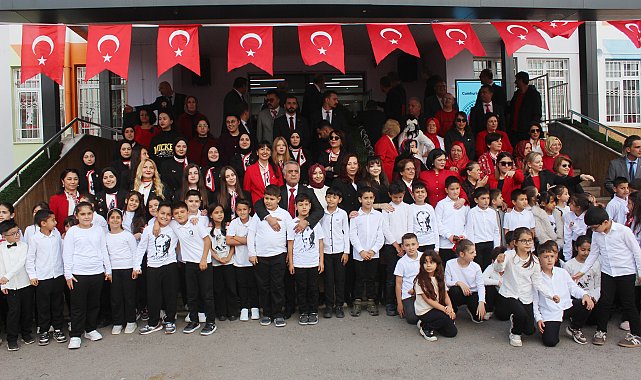 Öğretmen adayları, 29 Ekim Cumhuriyet Bayramı'nı coşkuyla kutladı
