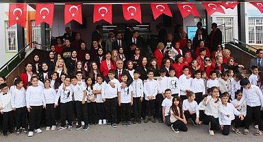 Öğretmen adayları, 29 Ekim Cumhuriyet Bayramı'nı coşkuyla kutladı