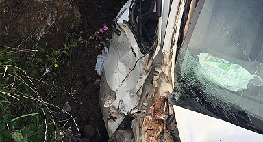 Okul servisi şarampole yuvarlandı: 5'i öğrenci, 6 yaralı