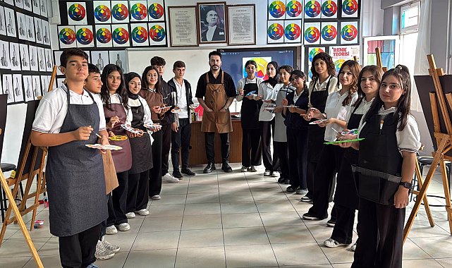 Okulda kurulan sanat atölyesinde yeteneklerini keşfedip ressam olmak istiyorlar