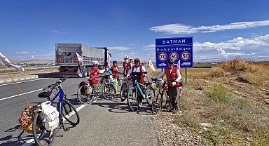 Öldürülen kız çocukları için Diyarbakır'dan İran'a pedal çeviriyorlar
