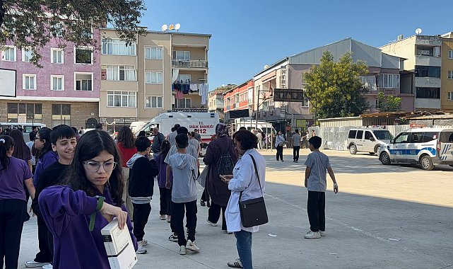 Ortaokulda 12 öğrenci zehirlenme şüphesiyle hastaneye kaldırıldı