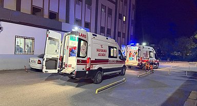 Otomobil ile motosiklet çarpıştı; 1'i ağır, 2 yaralı