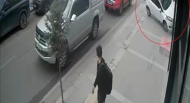 Otomobil, mobilya mağazasına çarptı