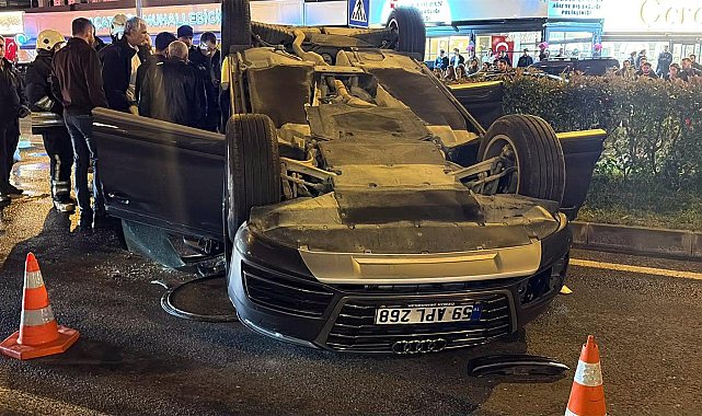 Otomobil, park halindeki araçlara çarpıp takla attı; 2 yaralı