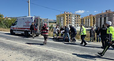 Otomobil ve motosiklet çarpıştı; 1 ölü, 2 yaralı