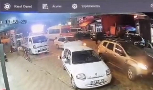 Otomobilin markete girdiği kaza kamerada