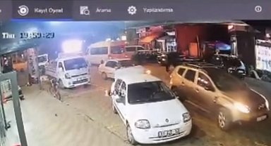 Otomobilin markete girdiği kaza kamerada