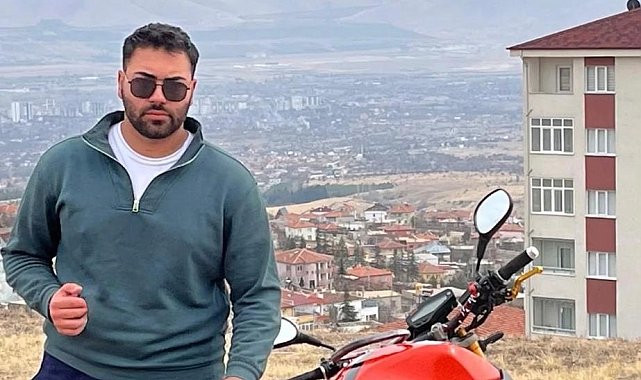 Otomobille çarpışan motosikletin sürücüsü kurtarılamadı