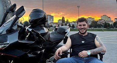 Otomobille çarpışan motosikletin yaralanan sürücüsü kurtarılamadı