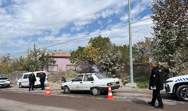 Otomobille hastaneye götürülürken yolda öldü