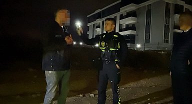 Otomobille polisten kaçan 2 kişinin 'sürücü ben değilim' kavgası