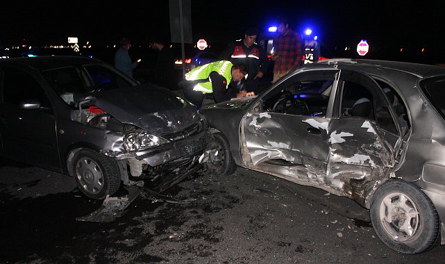 Otomobiller çarpıştı: 2'si çocuk, 7 yaralı