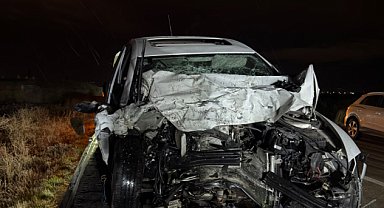 Otomobillerin çarpıştığı kazada sürücülerden biri öldü, diğeri ağır yaralandı