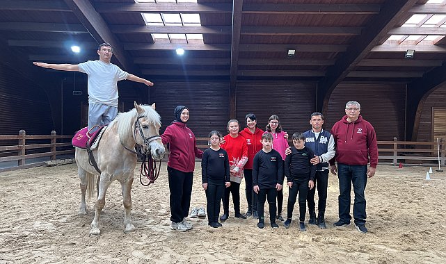 Özel gereksinimli çocuklara atlı jimnastikle rehabilitasyon