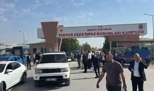 Özgür Özel, tutuklanan Vahap Seçer'i cezaevinde ziyaret etti