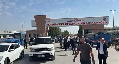Özgür Özel, tutuklanan Vahap Seçer'i cezaevinde ziyaret etti