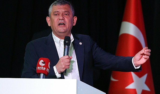 Özgür Özel: Yeni Parti karanlığa inat yakılmış bir mumdur