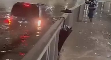 Pendik'te alt geçidi su bastı -1