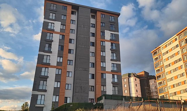 Pendik'te inşaatta toprak kayması; bitişiğindeki apartman tahliye edildi