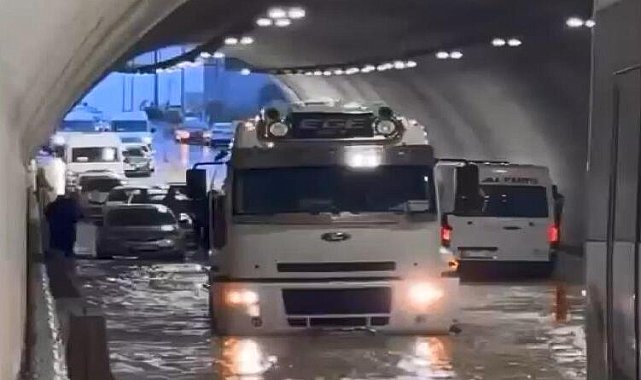Pendik'te sağanağın ardından tüneli su bastı