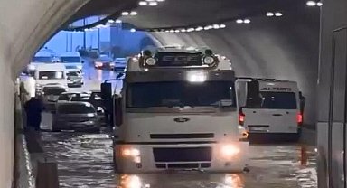 Pendik'te sağanağın ardından tüneli su bastı