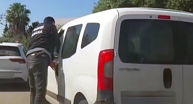Polisin takibe alıp durdurduğu hafif ticari araçtan 9 kilo skunk çıktı