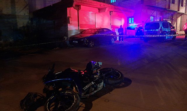 Rögar kapağına çarpan motosikletin sürücüsü ağır yaralı