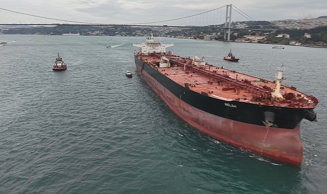 Rusya'da İHA saldırısına uğrayan 'Nelsa' isimli tanker İstanbul Boğazı'ndan geçti Geniş haber