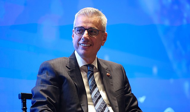 Sağlık Bakanı Memişoğlu 12'nci Türk Tıp Dünyası Kurultayı'nda gençlerle buluştu