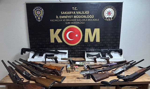 Sakarya'da ruhsatsız silah ve kaçak ürün operasyonu