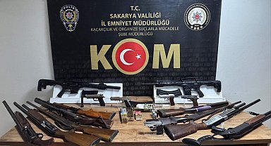 Sakarya'da ruhsatsız silah ve kaçak ürün operasyonu
