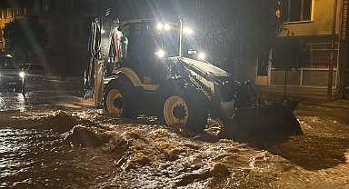Sakarya'da sağanak; cadde ve sokaklar göle döndü
