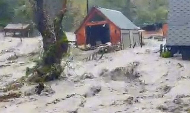 Sakarya'da sağanak; dereler taştı, evleri su bastı