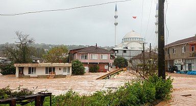Sakarya'da sağanak; dereler taştı, evleri su bastı