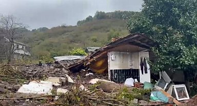 Sakarya'da sağanak; dereler taştı, evleri su bastı