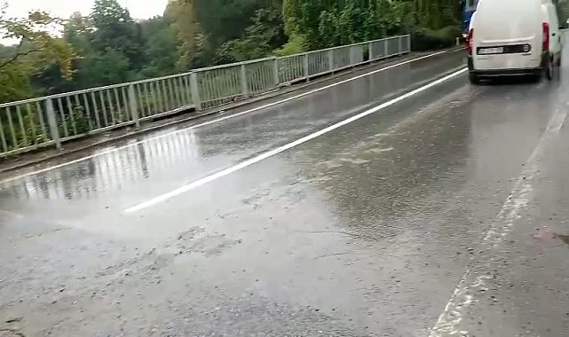 Sakarya'da sağanak; yollar ve sokaklar suyla kaplandı