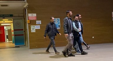 Saklandığı evde yakalanan firari hükümlü, sağlık kontrolüne gülerek gitti