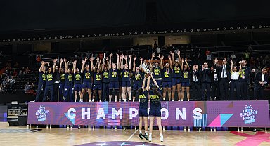 Şampiyon Fenerbahçe Tarfin, kupasını aldı
