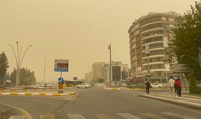 Şanlıurfa'da toz taşınımı etkili oldu