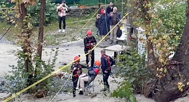 Sapanca'da mahsur kalan 2'si çocuk 8 kişiyi AFAD kurtardı