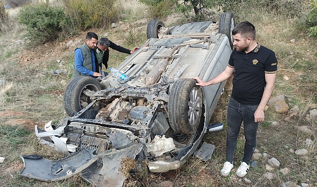 Şarampole devrilen otomobildeki 4 kişi yaralandı