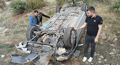 Şarampole devrilen otomobildeki 4 kişi yaralandı