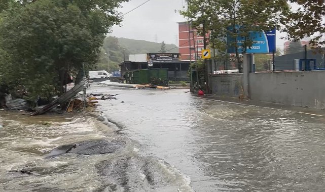 Sarıyer Ayazağa'da iş yerlerinde mahsur kalanların kurtarıldığı bölgeden gündüz görüntüleri Ek görüntüler