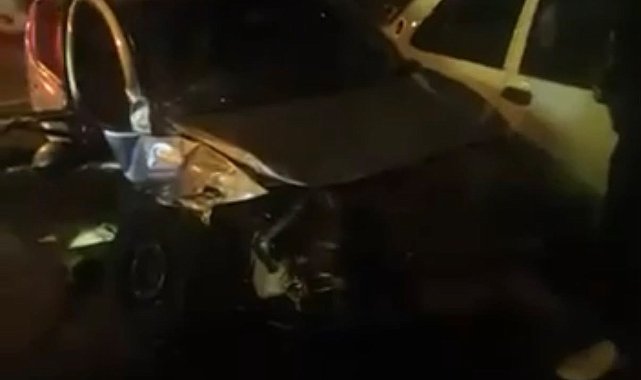 Sarıyer'de otomobil park halindeki 6 araca çarptı: 3 yaralı
