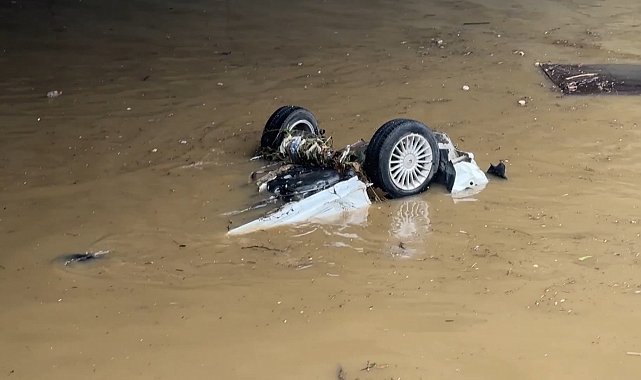 Sarıyer'de sağanak yağışın ardından taşan derede araç bulundu