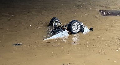 Sarıyer'de sağanak yağışın ardından taşan derede araç bulundu